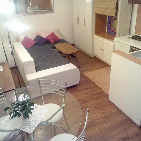 Collins Apartment