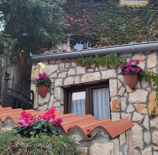 Апартаменти Collins Пула