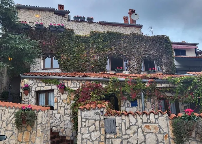 Collins Апартаменти