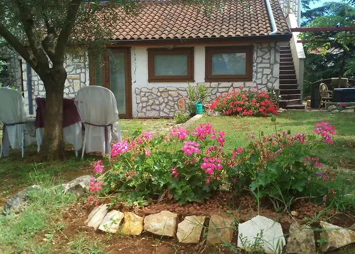 Apartamento Collins Pula