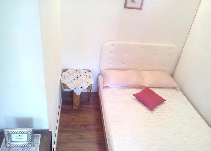 Collins Apartamento *